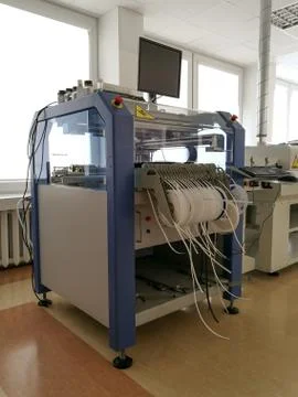 Industrial electronic compoent assembly machine for SMD components Foto stock