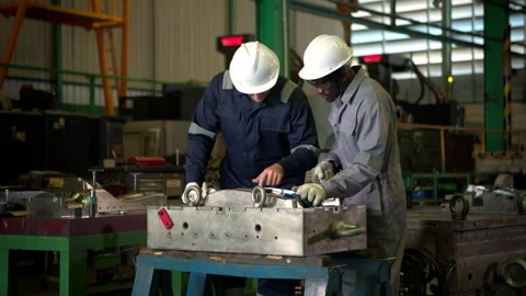 Industrial engineers and technicians discussing machine operation Video stock 339079954