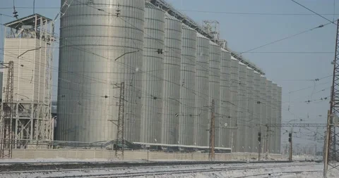 Industrial facilities. Elevator building with huge grain storage tanks. 스톡 동영상 233586509