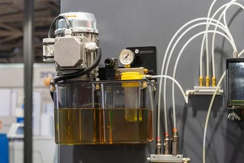 Industrial filtration system, rectangular tank filled with golden liquid, m.. 库存照片