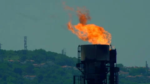 Industrial flame from refinery in slow motion Stock Footage 40102256