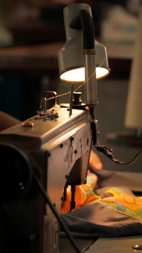 Industrial flatbed sewing machine on a workshop table under a focused work .. Stock-Footage 342492119
