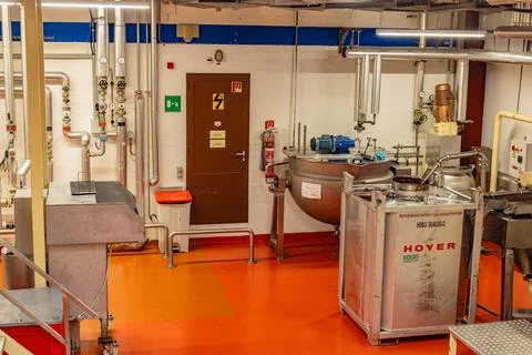 Industrial Food Processing Facility Interior With Equipment And Stainless S.. Foto stock