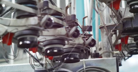 Industrial knitting machine producing cotton yarn Vídeo Stock 75825610
