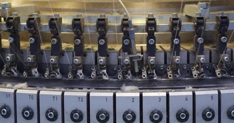 Industrial knitting machine producing cotton yarn Vídeo Stock 75825612