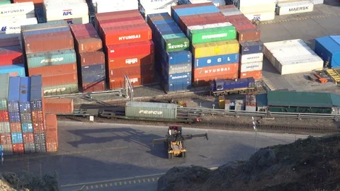 Industrial landscape with containers in the seaport. 库存影片 128233278
