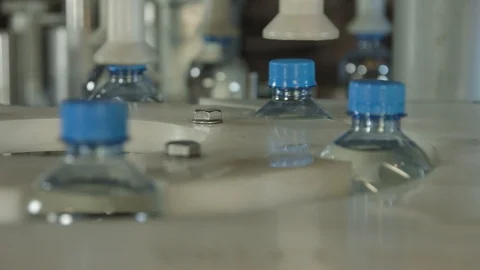 Industrial machine puts caps on plastic bottles Видео 86364887