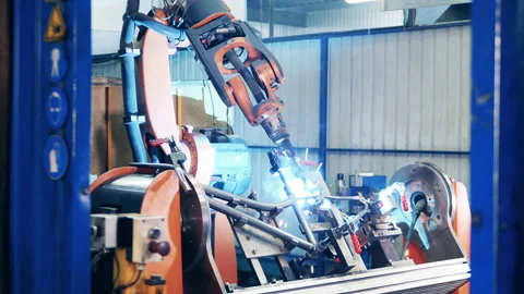 Industrial machine is welding a bicycle carcass Vídeo Stock 147020545