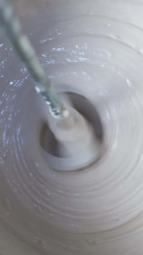 Industrial mixer paddle blending thick plaster, adhesive, or cement solution 库存影片 342907835