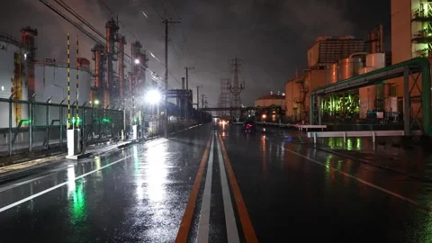 Industrial Nightscape in Ukishima-cho, Kawasaki on a Rainy Night 스톡 동영상 344013473