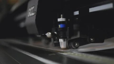 Industrial plotter for cuttering paper in print shop. Modern commercial Vídeos de archivo 168183023