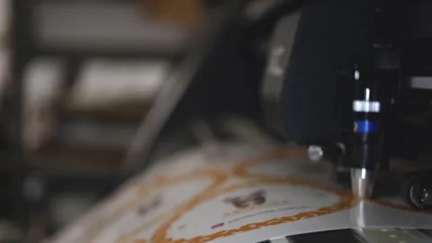 Industrial plotter for cuttering paper in print shop. Modern commercial Vídeos de archivo 168183170
