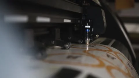 Industrial plotter for cuttering paper in print shop, close-up view. Modern Vídeos de archivo 168183366
