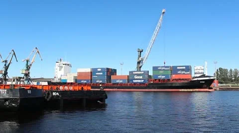 Industrial port with container ship loading Video stock 11517750