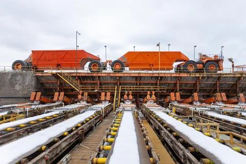 Industrial processing infrastructure and conveyor systems Fotos de archivo