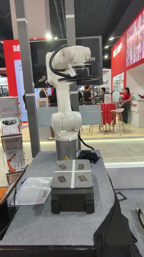 An industrial robotic arm Stock-Footage 336839165