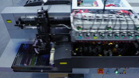 Industrial robotic arm working on electronic circuit board production 库存影片 348796796