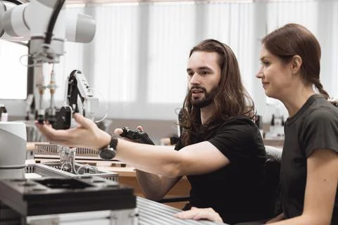 Industrial Robotics program university students learning education mechanic.. Foto stock