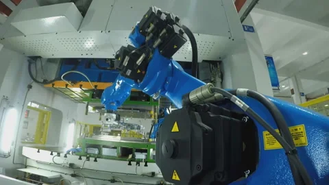 Industrial robots work in a high-tech production workshop Video stock 116329981