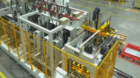 Industrial robots work in a high-tech production workshop Video stock 116330315