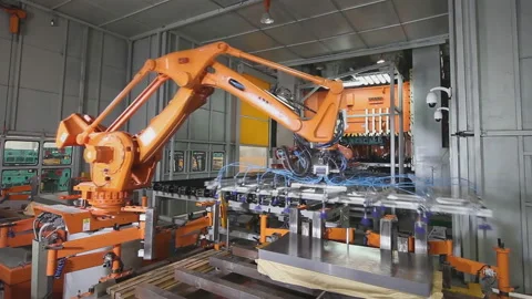 Industrial robots work in a high-tech production workshop Video stock 116331420