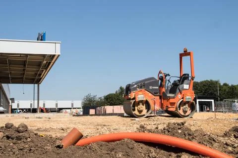 Industrial roller machine parked on construction site Foto stock