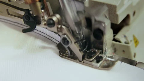 Industrial Sewing Machine Stitching White Fabric Close Up Vídeos de archivo 328303032