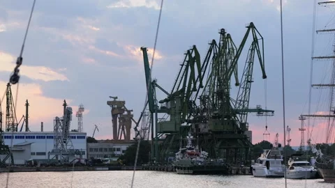 Industrial shipyard cranes working at sunset 스톡 동영상 340920780