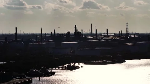 Industrial silhouette in background while moving sideways over a body of water Video stock 289468418