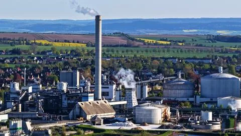 Industrial Sugar Processing Facility with Tanks, Pipelines and Energy Systems 스톡 사진