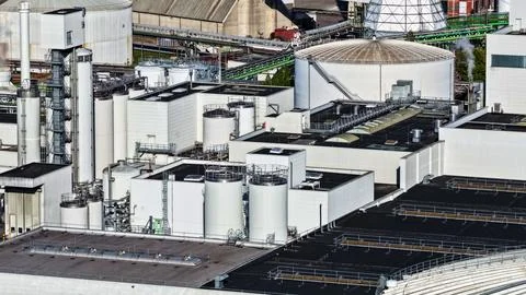 Industrial Sugar Processing Facility with Tanks, Pipelines and Energy Systems 스톡 사진