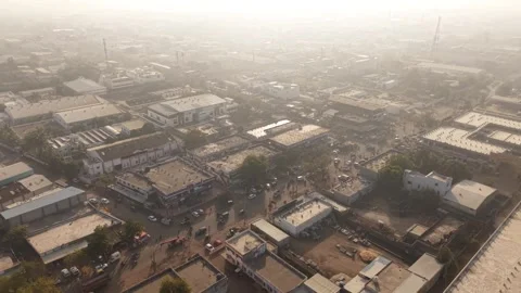 Industrial territory covered in a layer of smog, revealing a grid of factory Vídeos de archivo 330326803