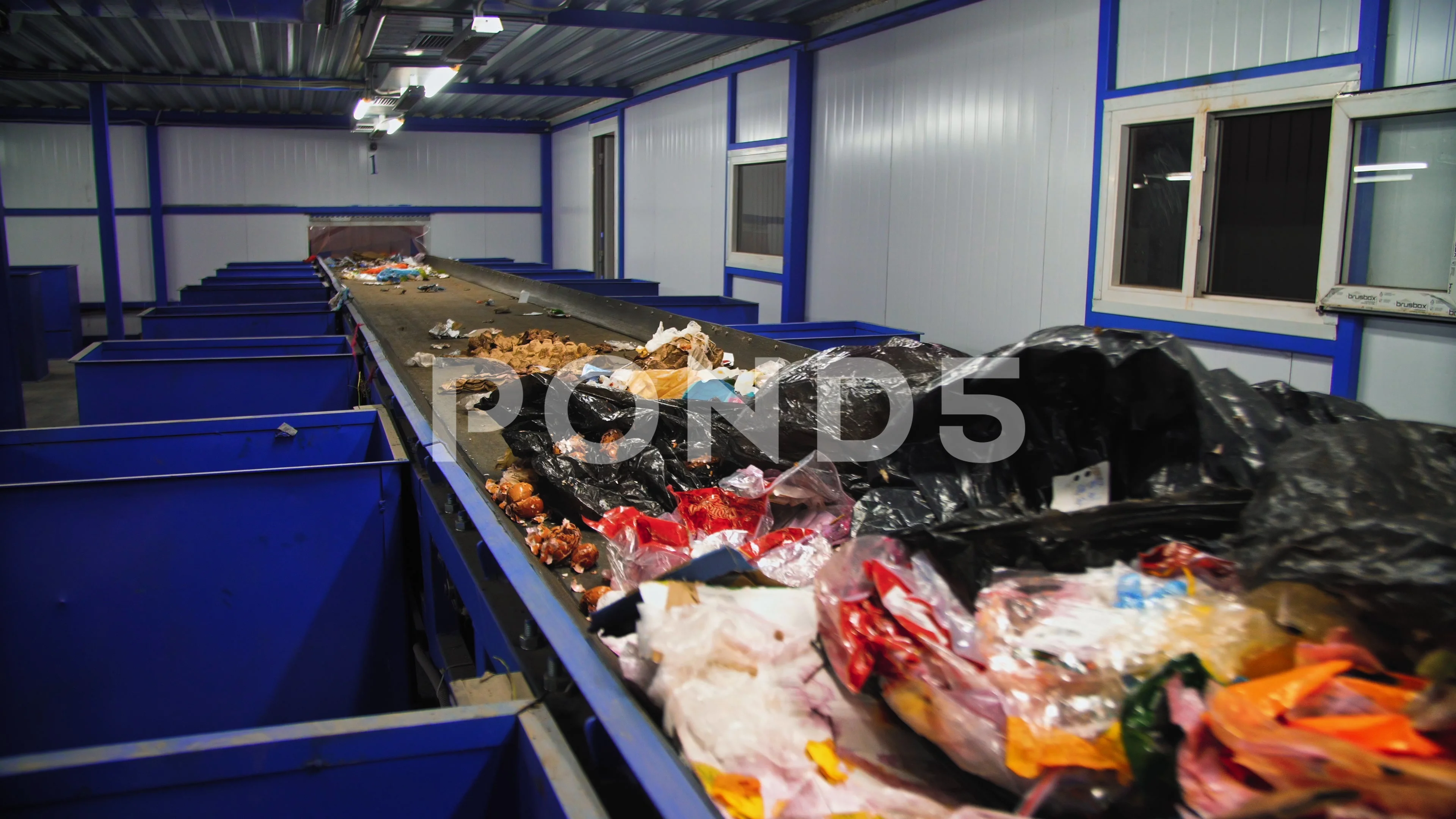 Industrial trash conveyor system 