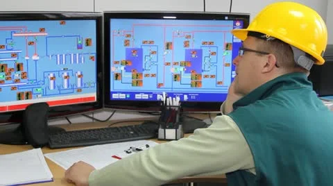 Industrial worker in control room Video stock 10895495