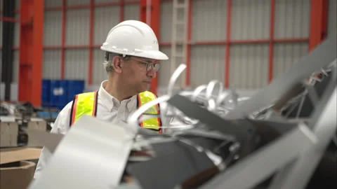 Industrial worker inspecting inside a large metal tube Video stock 317902519