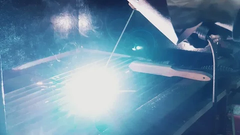 Industrial worker perform electrical welding causing bright glow spark smoke Video stock 102572737