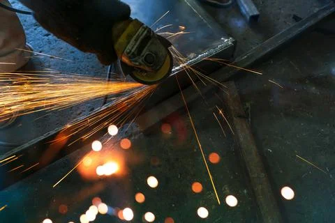 Industrial worker using angle grinder grinding metal on welding seams. Worker Stock-Fotos
