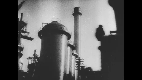 Industry and factory workers Stockbeeldmateriaal 103376676