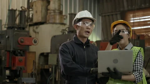 Industry engineer team is talking to work in factory. Stock Footage 140270068