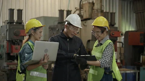 Industry engineer team is talking to work in factory. Stock Footage 140270087