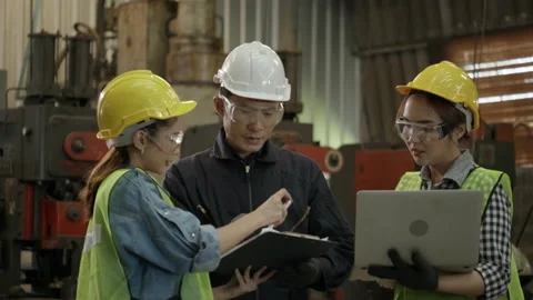 Industry engineer team is talking to work in factory. Stock-Footage 140270239