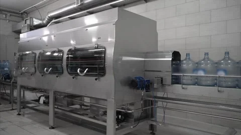 Industry Machine Process. full plastic water bottles filling with liquid. Video stock 334587715