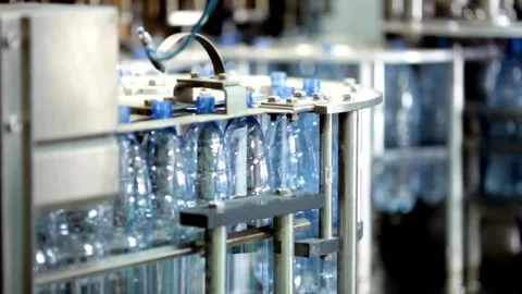 Industry Machine Process. full plastic water bottles filling with liquid. Video stock 334587759
