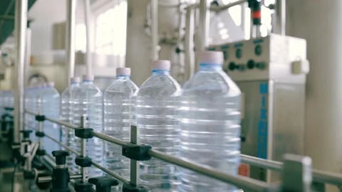 Industry Machine Process. full plastic water bottles filling with liquid. Video stock 334588256