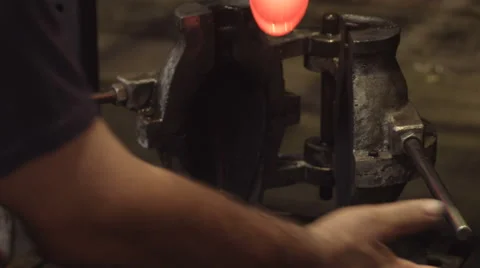 A industry of making glass. Modulating the glass. Видео 63173244