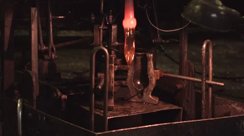 A industry of making glass. Modulating the glass. Видео 63173670