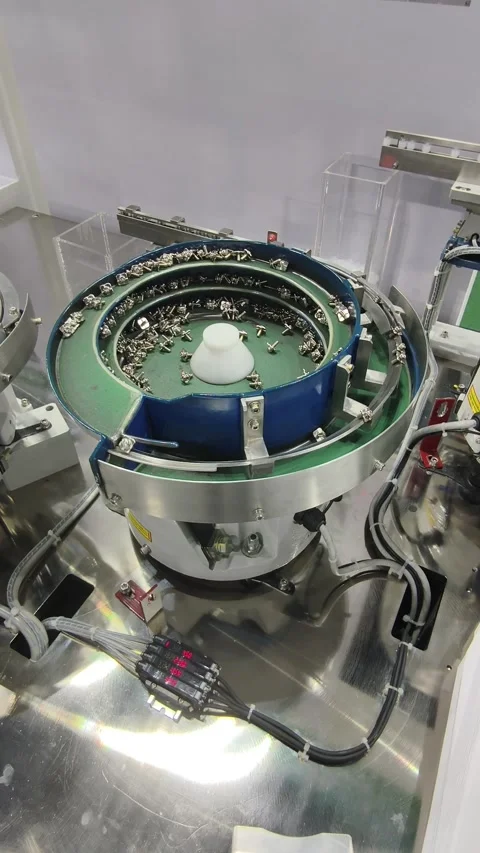 An industry vibratory bowl feeder. Stock-Footage 336839146