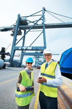 Industry workers working on a shipping dock to export stock packages, boxes or Foto stock