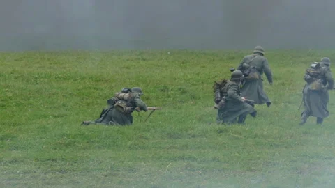 Infantry attack 動画素材 111146051