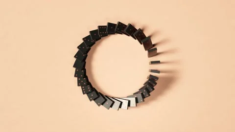 Infinite domino fall loop. Endless coliding and falling in the circle. Video stock 202280744